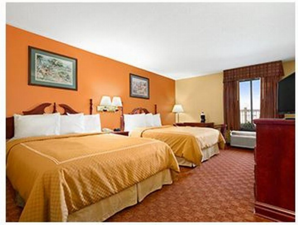 Queen Room with Two Queen Beds - Non-Smoking